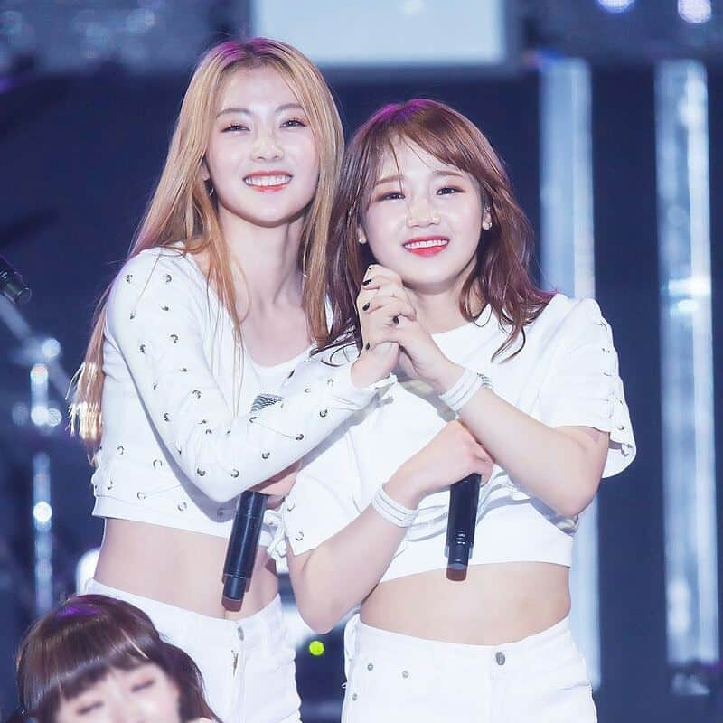 ルーシーのインスタグラム：「❀ ; 171021 Lucy & #Yoojung — Dream Concert — © owner [ tags : #WekiMeki #Lucy #NohHyojung ]」