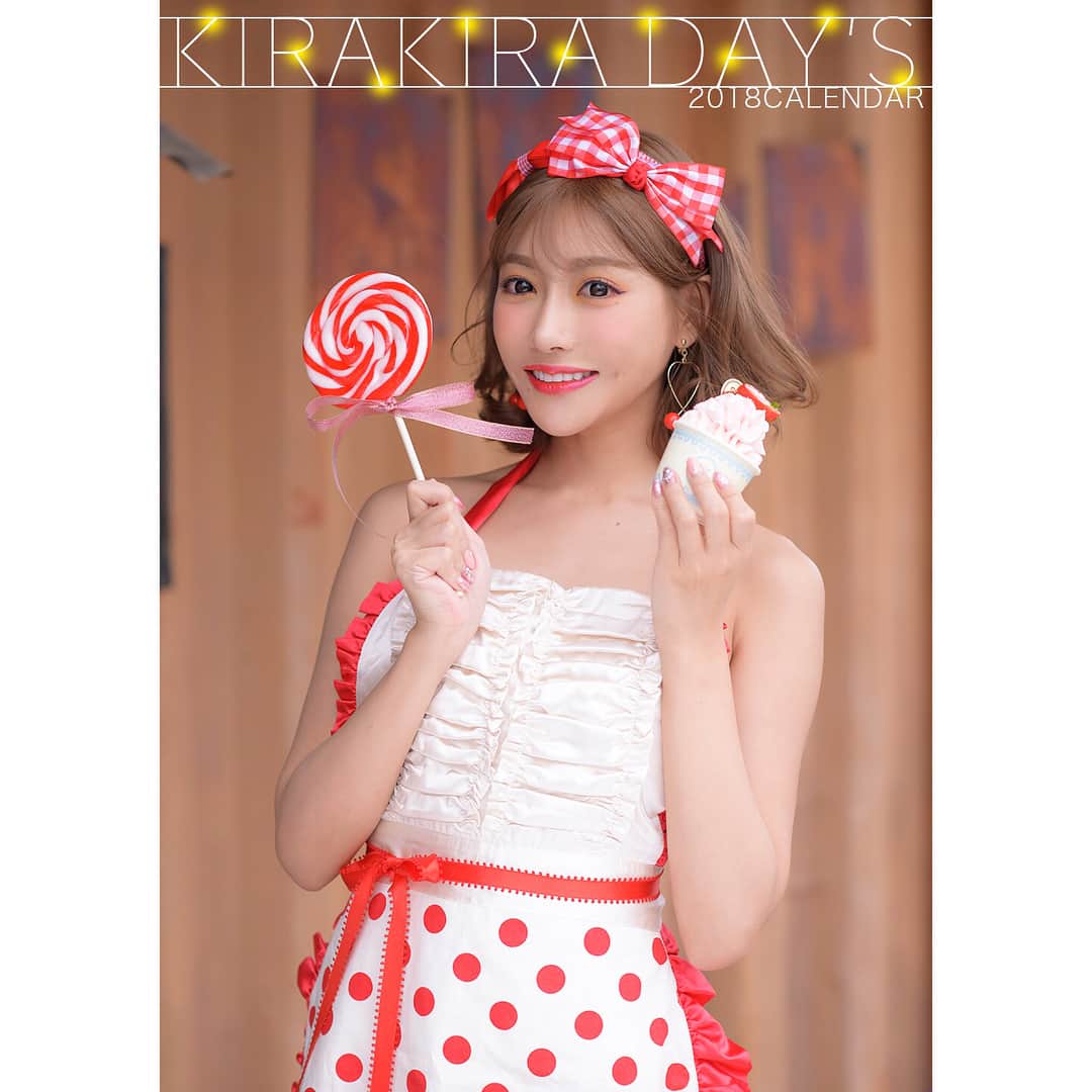 明日花キララのインスタグラム：「明日花キララ2018カレンダー KIRAKIRA DAY'Sが予約販売中です👧🏻🍭 . 男の子だけじゃなく女の子のお部屋にも飾れるように可愛く撮りたいってわがまま言って撮ってもらいました🙌✨✨ 2018年の1年間もまた一緒にキラキラな毎日過ごしましょ🌈🐇🍒 . #プロフィールにURL貼ったよ」