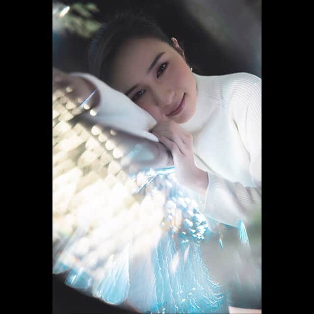 レアンナのインスタグラム：「Winter has come… photo by @skire  #shoot #shooting #me #model #tokyo #winterfashion #winter #make #shinjuku #nightout #night #instagood #instalike #instagood #instadiary #instamood #instalove #instafollow  #instapic #instaphoto #blue #white #beautiful #beauty #camera  #カメラ #東京 #撮影 #新宿 #モデル」