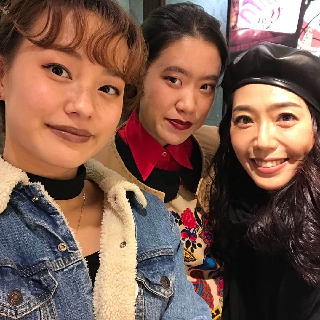 榊原みゆくさんのインスタグラム写真 - (榊原みゆくInstagram)「【VOGUE FNO】 お目当てのリップを探しに💄 ついでに、梅田阪急でFNOが18.19とやっていたので、それもぶらりと。 ****************************************** そしたら、小中母校の後輩に出会うと言う(笑)世間は、狭いねー🤠🤠🤠 居眠りしたら、チョーク投げられたとか、宿題やってなかったら、カバン投げられたとか(笑)テスト用紙下に落とされたとか(笑)今や良い思い出やけど😂😂😂 #41yearsold #fashion #fashionista #fashionblogger #fashiongram #fashionable #fashionaddict #fno #vogue #followme #follow #フォローミー #ファッションナイトアウト #梅田阪急 #ファッション #グラムガラ #gramgala #model #モデル #おしゃれ #hankyu_fno」11月19日 18時49分 - miyukuscarab