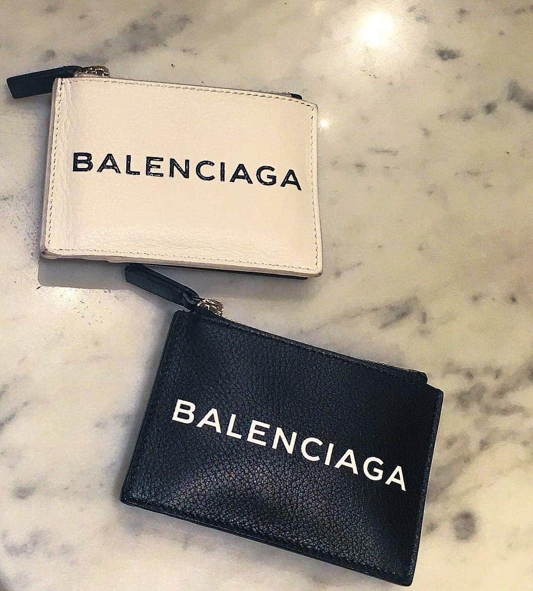 古畑星夏さんのインスタグラム写真 - (古畑星夏Instagram)「友達が @balenciaga のカードケース使ってて可愛すぎて真似した😂笑 私はブラックのほうだよ~💕 #balenciaga」11月19日 19時34分 - starandsummer