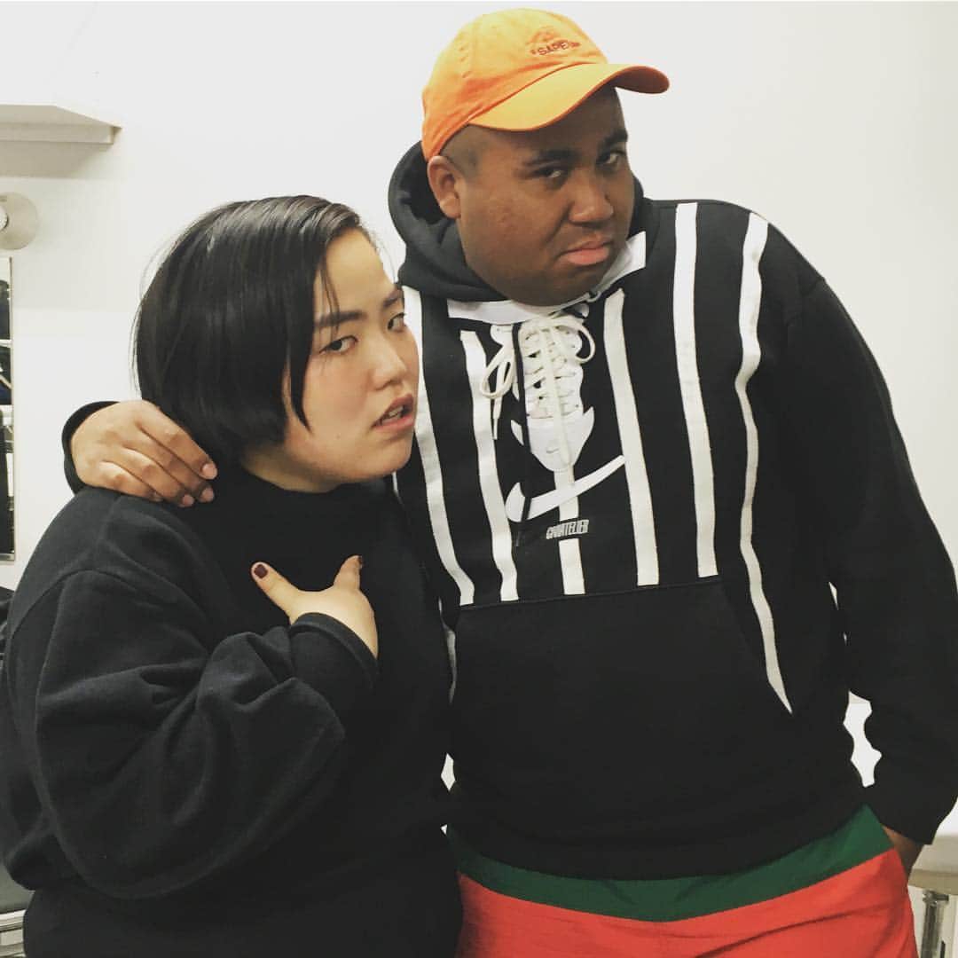 アントニーのインスタグラム：「六本木にいそうなカップル  #六本木にいそうなカップル #外国人好きの女とポッチャリ好きの黒人 #FRIDAYSで夕食食べる #気分はJAYZとビヨンセ #結婚したら大体都心から離れたとこで飲食店開く #コストコ大好き #喧嘩の理由はお互い束縛が強い #WEARETHEWORLD」