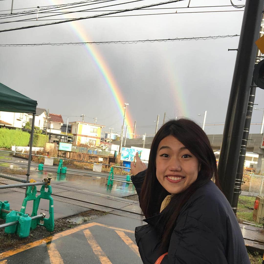 横澤夏子さんのインスタグラム写真 - (横澤夏子Instagram)「#加工なしの虹だよ #私の指から出てるみたい #実は頭からも出てるよ #指虹濃いよね？ #勝手に指から出てると決めつけた虹のこと指虹って名付けてる #うふ！」11月19日 23時13分 - yokosawa_natsuko