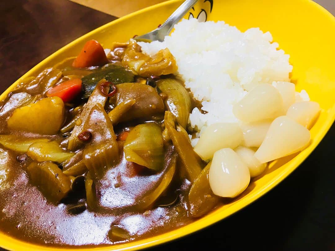 小澤亮太さんのインスタグラム写真 - (小澤亮太Instagram)「ヤス君と焼肉戦隊。 . . . 肉はパワーの源だ。 . . 幸せを感じます。 . .  脳みそも鍛えなきゃな。。。 . . なんやかんや長い付き合い。 . . . 愉快なとこほんと変わらない . . 運動しよ！！ . . 久々にカレー作った。 . わけわからんぐらい野菜を入れました。 . 欲張り . とおぶんカレーだな笑  #ゴーオンジャー #ゴーカイジャー #焼肉 #カレー」11月20日 12時08分 - ozawa_ryota