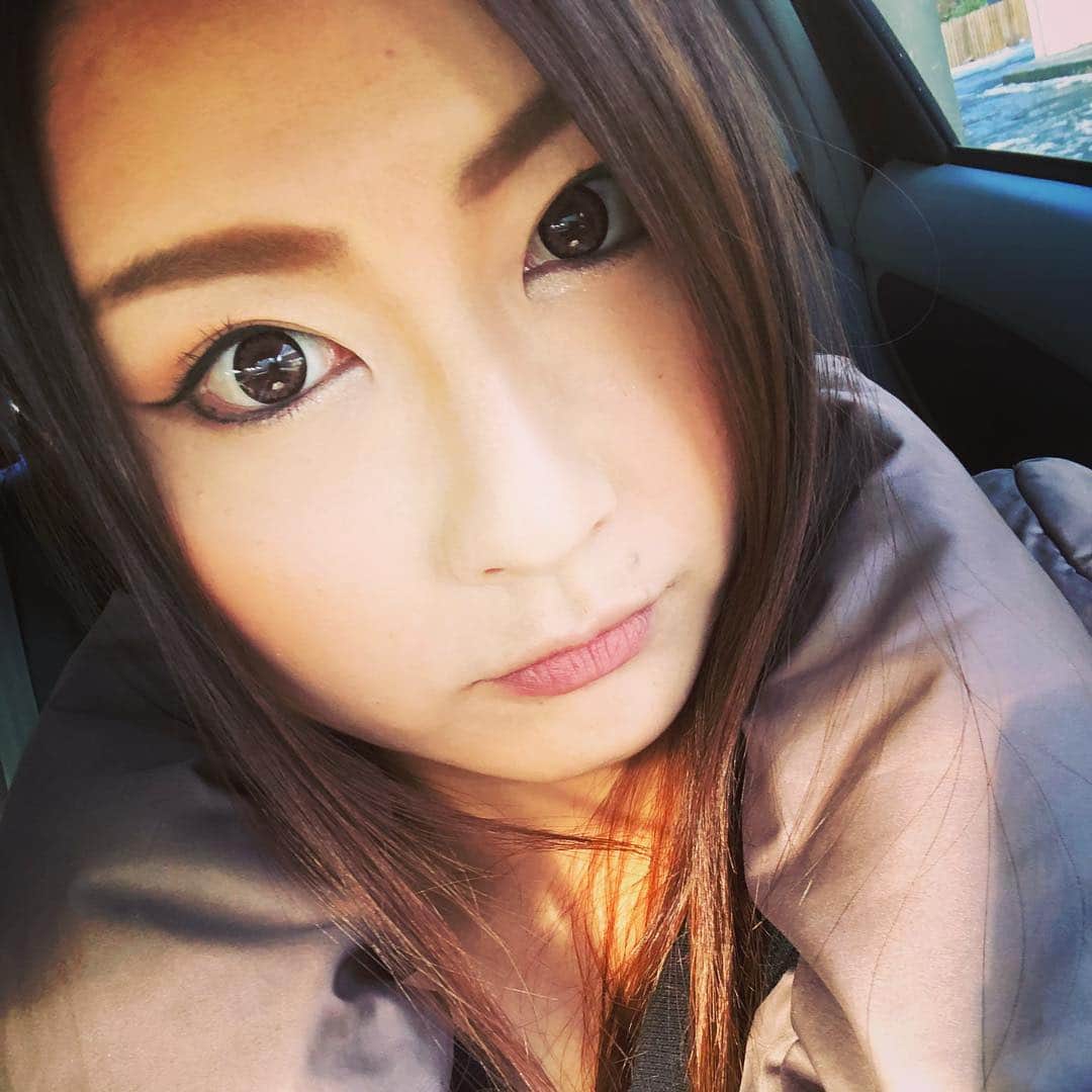遥めぐみ 遥めぐみさんのインスタグラム写真 - (遥めぐみInstagram)「久しぶりに化粧したはふはふ  超変顔で原型ないくらいの人相でiPhoneＸの顔認証登録したのに、化粧しても解除されるよ(´・ω・｀)（笑）  暗闇と、卓上置きのままでは解除されないっす。内カメラにフラッシュあるの ...