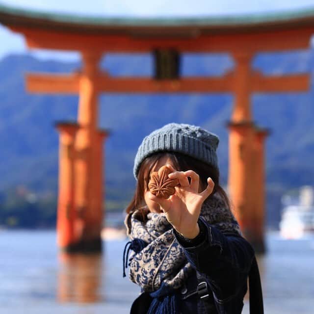 じゃらん遊び・体験予約のインスタグラム：「手焼きもみじ饅頭体験で特別なお土産を🍁 じゃらん遊び体験で秋冬の遊び体験を予約しましょ。 .⠀ photo by @hase1212⠀ #jalan_asobi タグを付けて頂いた投稿の中から @jalan_activity 担当者がピックアップした作品を紹介しています！ いいね&コメントお待ちしております✨⠀ .⠀ ＼✨#jalan_asobispot -じゃらん遊び・体験全国人気スポットフォトコンテスト開催中✨／ 選ばれた方は、『じゃらん』に掲載されます！⠀ ▶︎詳しくはホームのURLをチェック! @jalan_activity⠀ .⠀ .⠀ #じゃらん遊び体験予約 #instagramjapan #tokyocameraclub #土曜日の小旅行 #ig_japan #wu_japan #lovers_nippon #team_jp_ #photo_shorttrip #s_shot #東京カメラ部 #jp_gallery #japan_daytime_view #体験 #アクティブ女子 #外遊び #観光 #絶景 #日本の絶景 #女子旅 #カメラ女子 #旅好きな人と繋がりたい #旅好き #goproのある生活 #ローカル #もみじ饅頭 #宮島」