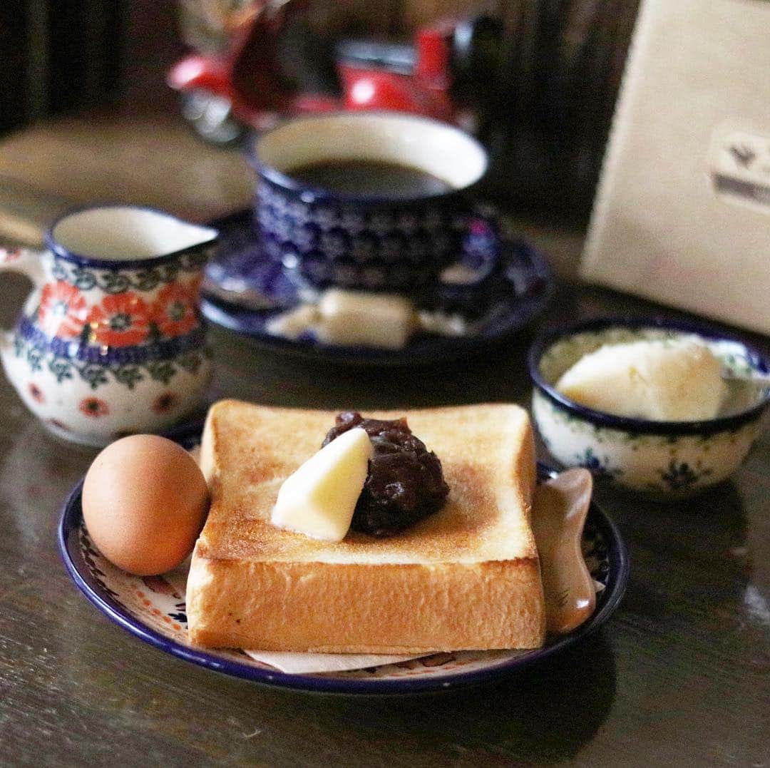 きょん。さんのインスタグラム写真 - (きょん。Instagram)「. .  cafe・すいらて  すいらてさんで あんバターを 食べたくなったんだ。  アラジン灯る 一階席で まったりゆったり 仄々朝食時間☀︎ #すいらて #breakfast#coffee」11月20日 7時57分 - kyon_tokiiro