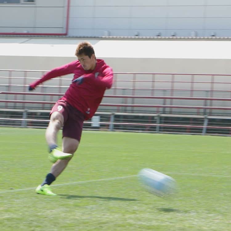 Sporta (スポルタ) のインスタグラム：「. おはようございます☀️ 今日から1週間の始まりです🙌🏻 ~サッカー編~ 【 俺の理想の #ゴール 】をご紹介致します🌟 #鹿島アントラーズ に所属している #土居聖真 選手と #鈴木優磨 選手からの 映像発信です☝🏻 是非、参考にして下さい‼️ . 写真や動画等の詳細、続きはSportaアプリから紹介 しています🏅 . ----- Sporuta(スポルタ)の公式アカウントです! Sportaアプリではスポーツ選手、コーチによるトレーニング方や 筋肉トレーニングなど様々な動画を発信しています。 URLからアプリをダウンロードしてみて下さい。 https://www.sportaschool.com/ ----- Sportaアカウントをタグ付けもしくは【#sporta】のハッシュタグを 付けて是非投稿してみて下さい！ ----- #サッカー #日本代表 #サムライブルー #プロサッカー選手 #日本代表選手 #jリーグ #j1 #サッカー教室 #W杯 #サッカー少年 #蹴球 #football #soccer #footballplayer #training #samuraiblue #japan #igsoccer #instsport  #⚽」