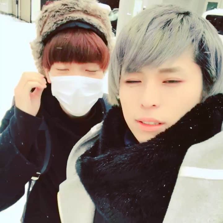 のインスタグラム：「北海道です。雪降ってるよ。」