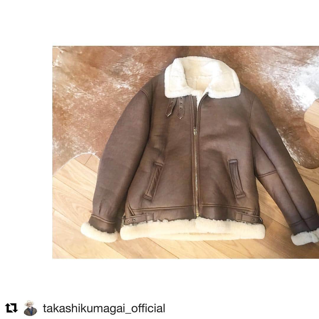 のインスタグラム：「Mouton Flight Jacket / BROWN  #Repost @takashikumagai_official (@get_repost) ・・・ そして、この冬大本命の、b3ジャケット。 もちろん、わがnaissanceでも、発売してます。少しbigシルエットでトレンドも意識しつつ。もちろん。皮はシープスキン。 いまの、季節なら、ロンt.にはおるだけでも充分。駒沢windandseaにも、オンラインにもありますよ。^_^。」