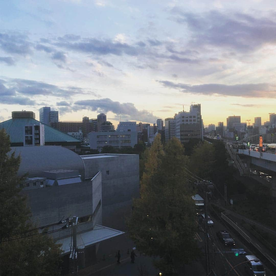 大森望さんのインスタグラム写真 - (大森望Instagram)「病室から望む両国国技館。」11月20日 19時09分 - nzmoh