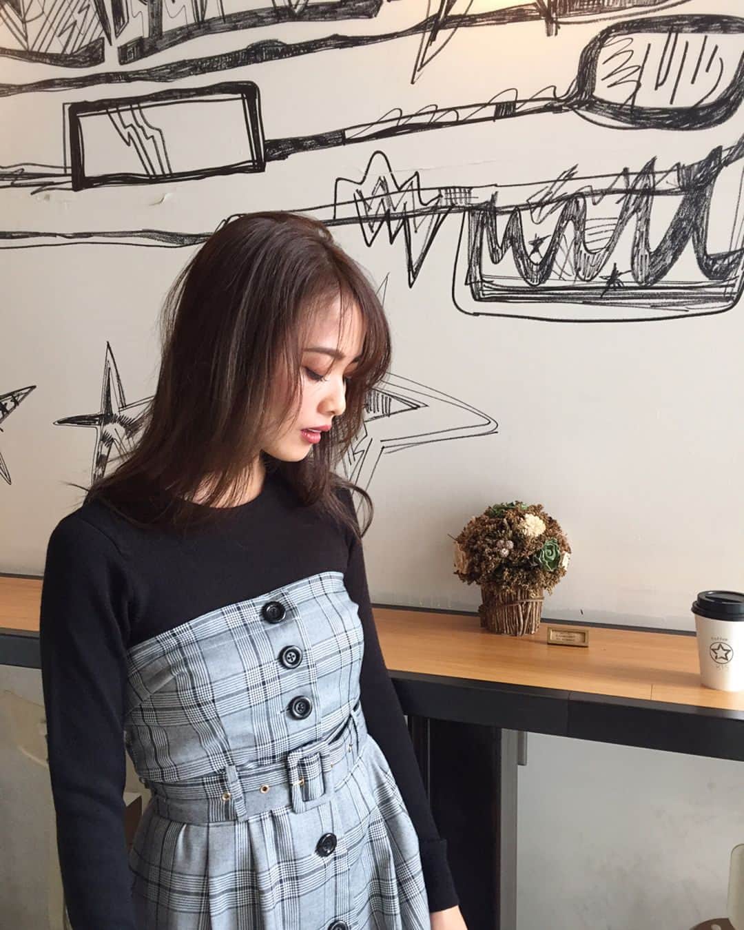 茶谷伊織のインスタグラム：「. duras...♡ #duras #autumn #fashion #code #shooting」