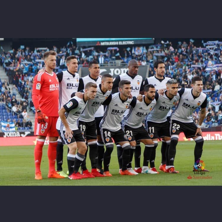 マルティン・モントヤのインスタグラム：「3 puntos importantes en un campo difícil. A pensar ahora en el domingo⚫️⚪️🦇2️⃣1️⃣ #valencia #equipo #unidossiempre」