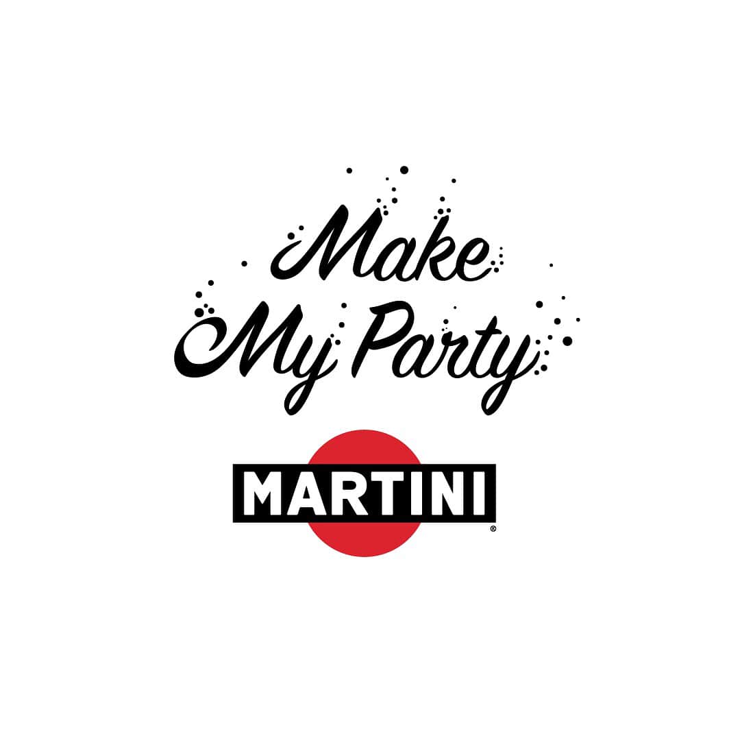 martinijapanさんのインスタグラム写真 - (martinijapanInstagram)「マルティーニが提案する、自分史上最高のパーティー。 自分らしいパーティーをしてみたい！という方のために、マルティーニがスパークリングワインのセットやおすすめフード、会場などをご紹介。 詳しくは​​​​​​​​​​マルティーニ公式ウェブサイトをチェック。 @martini_japan http://www.bacardijapan.jp/event/martini_2017/ . . . #マルティーニ #martini #マイペアリング #makemyparty #あけるよーマルティーニ #パーティー #ホームパーティー #ホムパ #スパークリングワイン #パーティーフード #パーティーミュージック #party #holidayparty  #ワイン #wine #イタリアワイン #イタリアン #乾杯  #家飲み #ワイン女子 #お酒好き #ワイン好き #ワイン会  #ペアリングワイン #アンティパスト . @amazon_japan @honestbeejp @national_azabu @spacemarketjp」11月20日 20時25分 - martini_japan