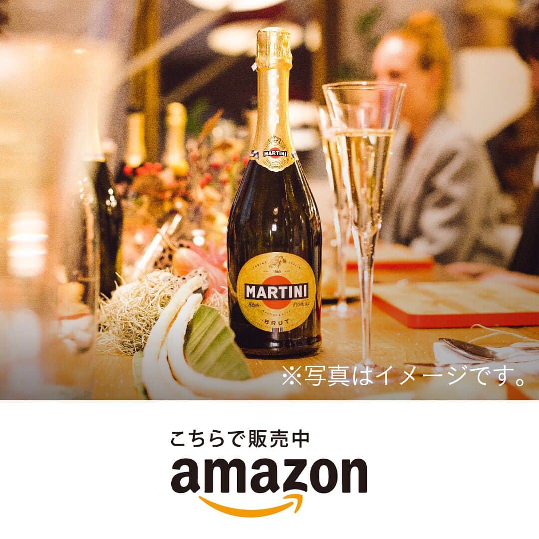 martinijapanさんのインスタグラム写真 - (martinijapanInstagram)「マルティーニが提案する、自分史上最高のパーティー。 自分らしいパーティーをしてみたい！という方のために、マルティーニがスパークリングワインのセットやおすすめフード、会場などをご紹介。 詳しくは​​​​​​​​​​マルティーニ公式ウェブサイトをチェック。 @martini_japan http://www.bacardijapan.jp/event/martini_2017/ . . . #マルティーニ #martini #マイペアリング #makemyparty #あけるよーマルティーニ #パーティー #ホームパーティー #ホムパ #スパークリングワイン #パーティーフード #パーティーミュージック #party #holidayparty  #ワイン #wine #イタリアワイン #イタリアン #乾杯  #家飲み #ワイン女子 #お酒好き #ワイン好き #ワイン会  #ペアリングワイン #アンティパスト . @amazon_japan @honestbeejp @national_azabu @spacemarketjp」11月20日 20時25分 - martini_japan