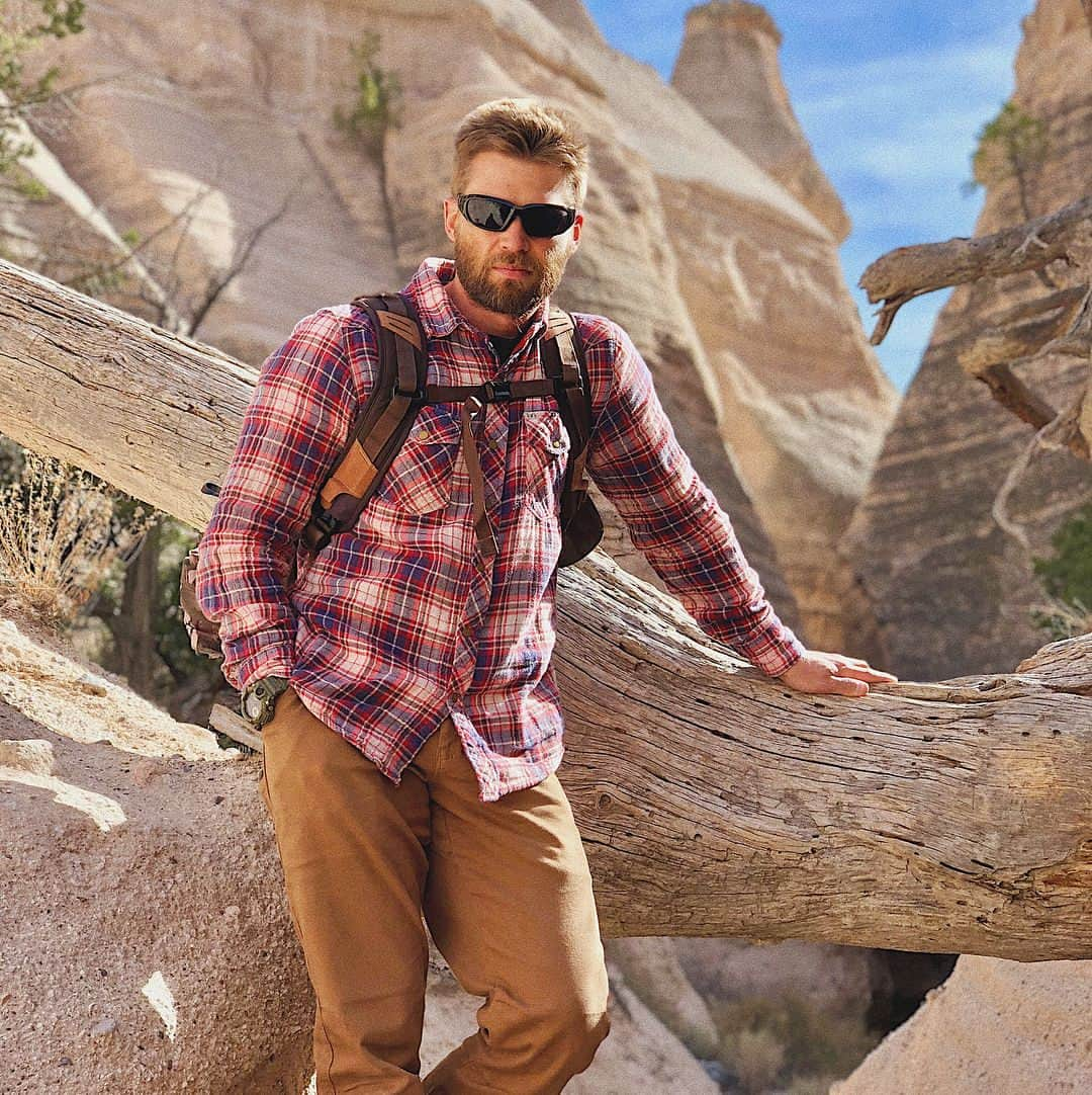 マイク・ヴォーゲルさんのインスタグラム写真 - (マイク・ヴォーゲルInstagram)「‪Took the family for a hike up at Tent Rocks yesterday.  Breathtaking scenery.  Kids crushed it.  Courtney crushed it.  Thanks again to @vertx for the gear. Their clothing and bags are most comfortable I’ve ever used. ‬」11月20日 23時14分 - realmikevogel