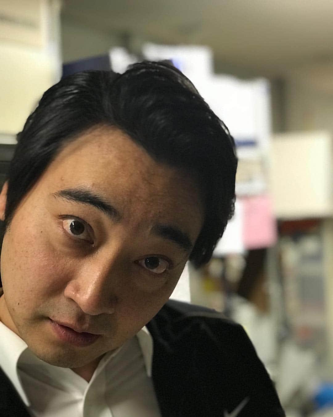 川島明のインスタグラム：「ジャングルポケット斉藤  #眉毛がタイヤ痕 #モラハラ指揮者 #健康ランドのステージでおばさんアシスタントと一緒にずっとやってるマジシャン #エンターキー叩く音がうっとおしい新人 #不動産の内見で正直僕もここ狙ってるんですよとバレバレの嘘ついてくる社員 #インド映画で急に踊り出す主役 #開き直ったストーカー #風俗の受付でパネル見せてきて_この子待ち時間は長いですが絶対損はさせませんの時の表情 #秋川雅史さんが売れるために捨てた性欲 #私のお墓の前で泣かないでくだハァァイ！！ #普通の事もこの人が言うから面白くなるパワー特化芸人」