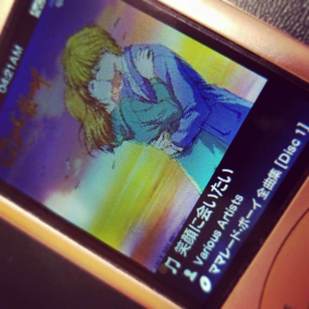 朱神宝さんのインスタグラム写真 - (朱神宝Instagram)「小さい頃だいすきだったアニメの主題歌は永遠に好きだ❗ #ママレードボーイ #カラオケでよく歌う🎤 #小さい頃ふたりのキスシーンにドキドキしてた。 #ウォークマンの液晶壊れて暗い」11月21日 4時00分 - akegami_takara