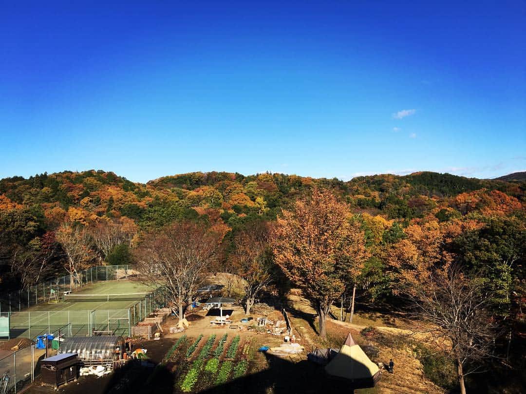 里山ホテル ときわ路さんのインスタグラム写真 - (里山ホテル ときわ路Instagram)「. 見事な装いに、天晴れ（あっぱれ）と声をかけたくなる秋の里山景色です。 . 惜しまれますが、もうそろそろ終わりがけ。 今週末までが見ごろですよ。 . #茨城 #常陸太田 #里山ホテルときわ路 #里山ホテル #紅葉 #おでかけ #茨女フォトコン2017」11月21日 9時33分 - satoyamahotel