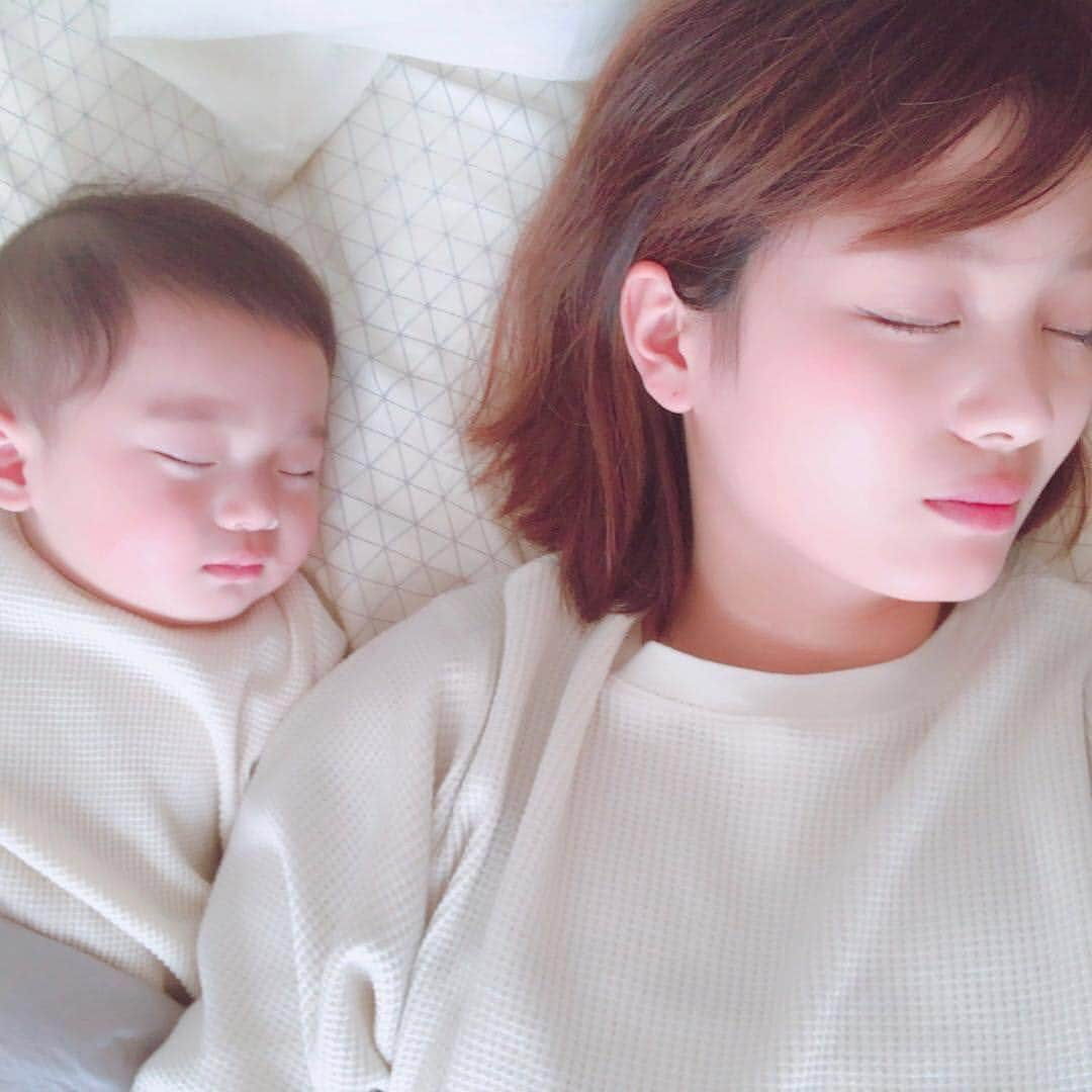 ママリさんのインスタグラム写真 - (ママリInstagram)「嫁さん👰と息子👶⠀⠀ #似てる #ママリ⠀⠀⠀⠀ *⠀⠀ パパが撮影…⠀⠀⠀⠀ *⠀⠀⠀⠀ 二人の寝顔がソックリ❤⠀⠀⠀ *⠀⠀ スヤスヤ気持ちよさそう😊⠀⠀⠀⠀⠀ *⠀⠀⠀⠀⠀⠀⠀⠀⠀ @yasuto0408 さん かわいい⠀⠀⠀⠀⠀⠀⠀⠀⠀⠀⠀ 画像ありがとうございました💓⠀⠀⠀⠀⠀⠀⠀⠀⠀⠀⠀ * ⠀⠀⠀⠀⠀⠀⠀⠀⠀⠀⠀ *⠀⠀⠀⠀ ママリのアプリDLはプロフィールから📲@mamari_official⠀⠀⠀ *⠀⠀⠀⠀ *⠀⠀⠀⠀ 🌰🍠🌰🍠🌰🍠🌰🍠🌰🍠🌰🍠🌰🍠🌰🍠🌰🍠⠀⠀⠀ *⠀⠀⠀⠀ 📹👶我が子が生まれたときから現在までを振り返って思い出の写真や動画を投稿してみませんか？ ⠀⠀⠀⠀ #ママリ大きくなったね #ママリ ⠀⠀⠀⠀ をつけてたくさんの写真や動画を投稿して下さいね😄✨⠀⠀⠀ *⠀⠀⠀⠀ 上記のハッシュタグをつけて、インスタグラムにアップされた写真や動画の中から特に魅力的なものは@mamari_officialにてリポストさせて頂きます🌼⠀⠀⠀ * ⠀⠀⠀⠀ たくさんの投稿お待ちしております✨✨✨✨✨✨✨✨✨✨✨✨✨✨ ⠀⠀⠀ *⠀⠀⠀ *⠀⠀⠀ #赤ちゃん #子供⠀⠀⠀ #生後6ヶ月 #0歳⠀⠀⠀ #男の子 #愛息子 #息子⠀⠀⠀ *⠀⠀⠀ #長男 #家族⠀⠀⠀ #ママ #パパ ⠀⠀⠀ *⠀⠀⠀ #babyboy⠀⠀⠀ #ig_baby⠀⠀⠀ *⠀⠀⠀ #男の子ママ⠀⠀⠀ #パパリ⠀⠀⠀ #親バカ部 #子育て #育児 ⠀⠀ #寝顔 #昼寝⠀⠀ #成長記録」11月21日 9時54分 - mamari_official