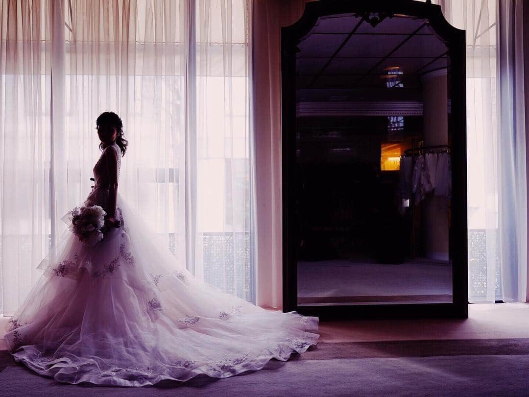 VOW_weddingのインスタグラム：「二階のフロアにてシルエット撮影🤗🎉」