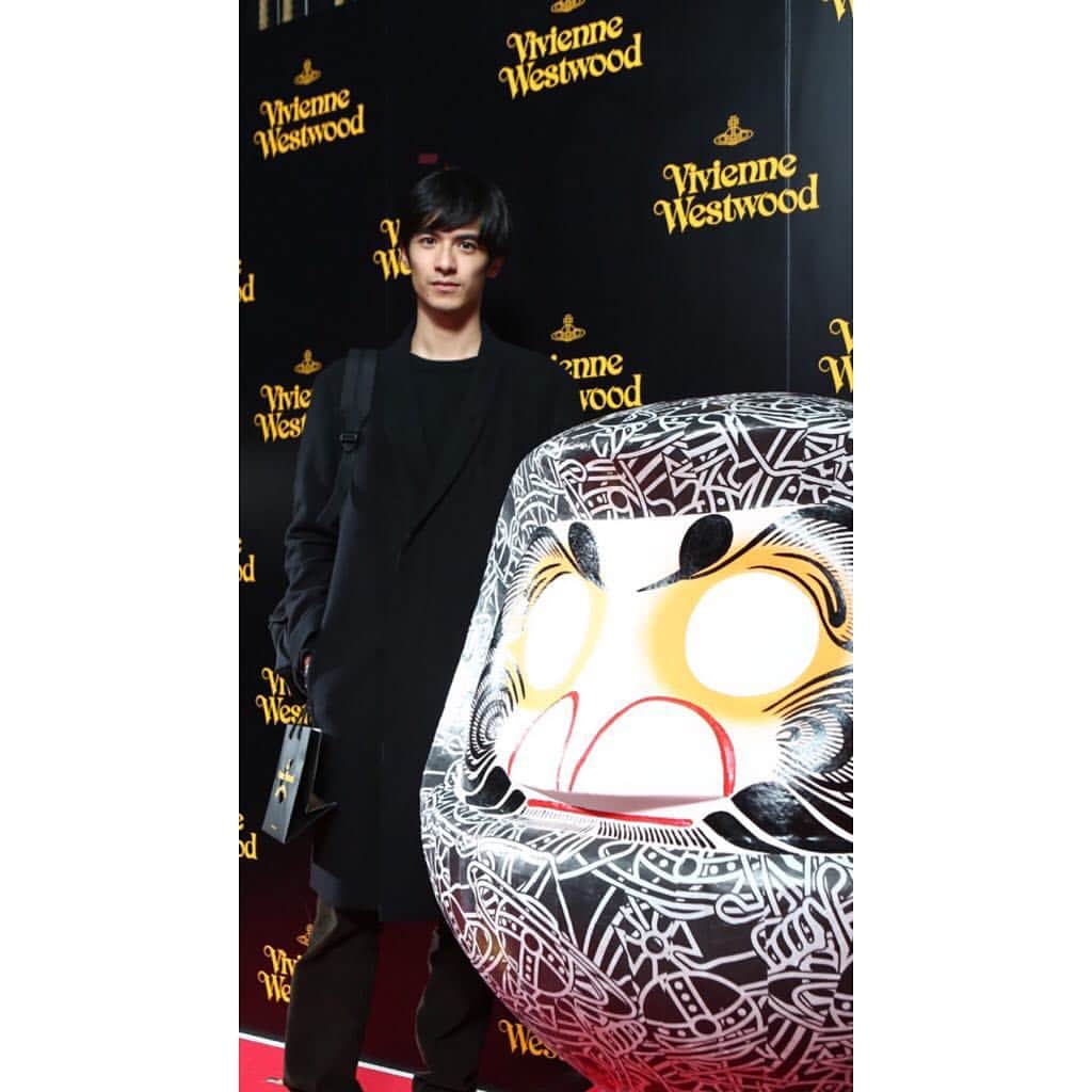 宮原大輔のインスタグラム：「昨日。東京タワーの近くで。 #viviennewestwood」