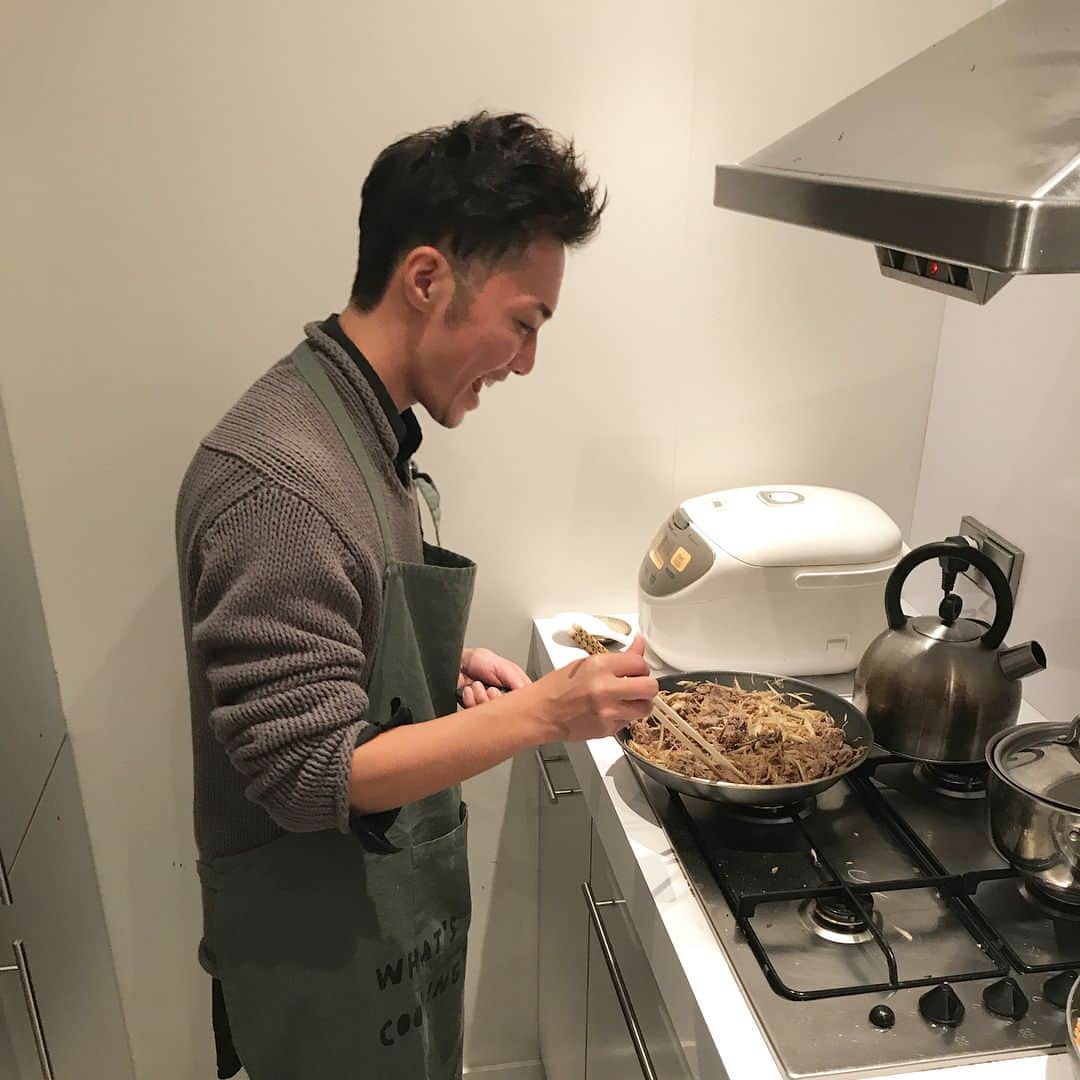 平宮博重さんのインスタグラム写真 - (平宮博重Instagram)「#hiroshigenarimiya #cooking #牛肉とごぼうの時雨煮#料理」11月22日 1時55分 - hiroshige_narimiya