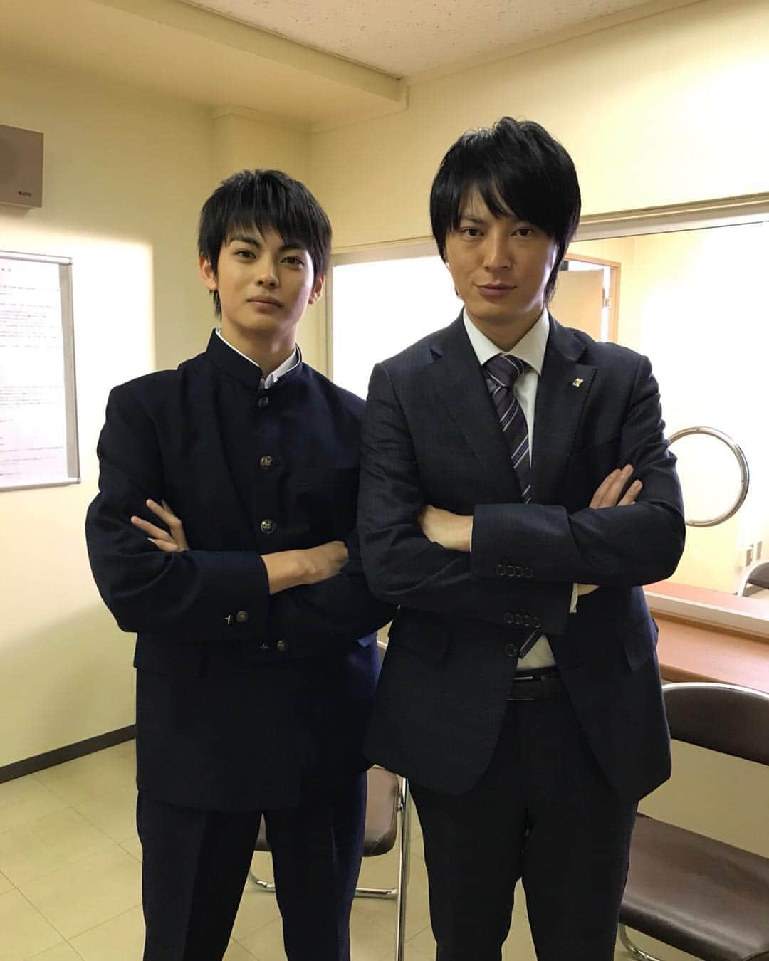 TBS「監獄のお姫さま」のインスタグラム：「#プリプリ 第6話放送まであと！5時間切りました！  #晩ごはんの歌を聴きながら夕飯を食べて #お風呂に入って #準備万端にして #チャンネルをTBSにして待とう #塚本高史 さんと #神尾楓珠 くんが一緒のシーンは殆どないので #レアなツーショット」