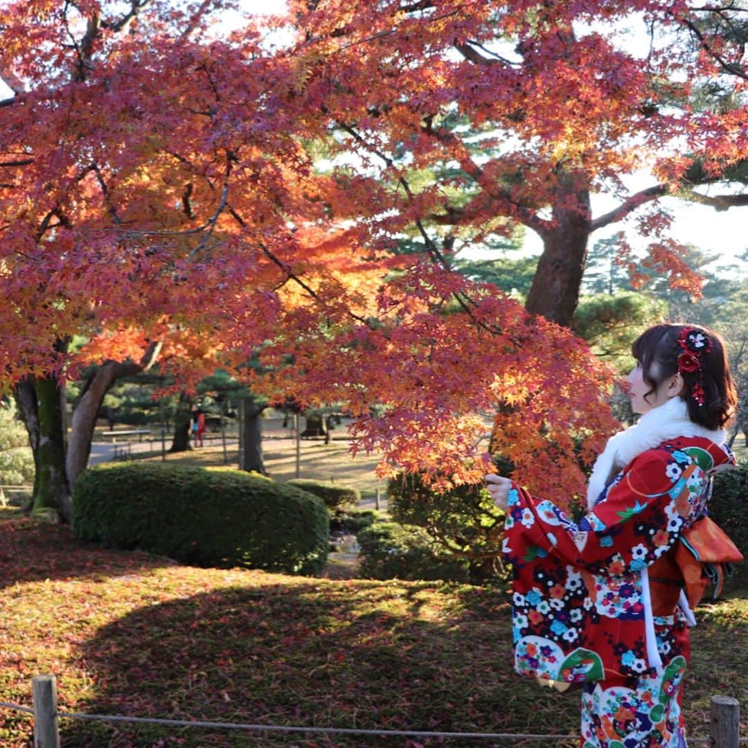 佐倉絆さんのインスタグラム写真 - (佐倉絆Instagram)「金沢にきました♥️ 寒いけどとても素敵な街😊  #金沢旅行 #着物さんぽ #兼六園 #紅葉🍁 #女二人旅」11月22日 0時05分 - kizunasakura