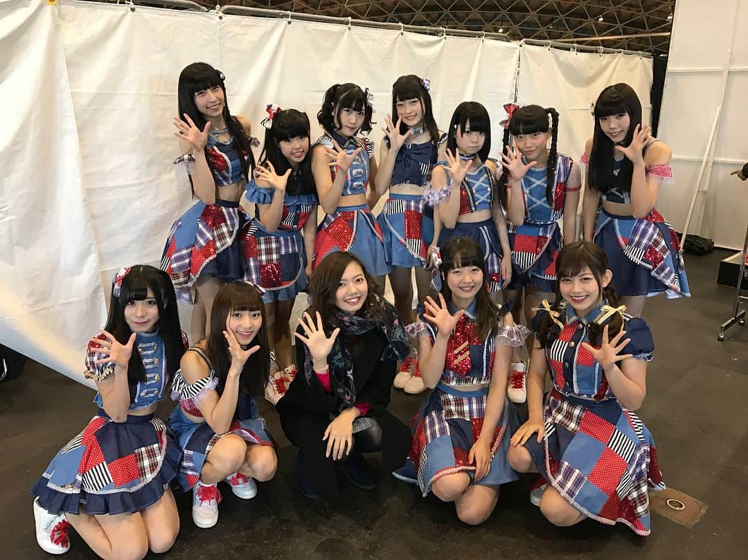 のインスタグラム：「🎤名古屋CLEAR'S 以前もお仕事したことあるんだけど 知っている子たちは卒業してた😂 名クリポーズ教えてもらったよん🎵 #名古屋clears #名クリ #live #ライブ #ステージ #マンモスフリーマーケット #かけ声 #パワーアップ #名古屋 #nagoya #お掃除 #アイドル #キャスター #MC #司会 #モデル #model #ポーズ #ootd #fashion」