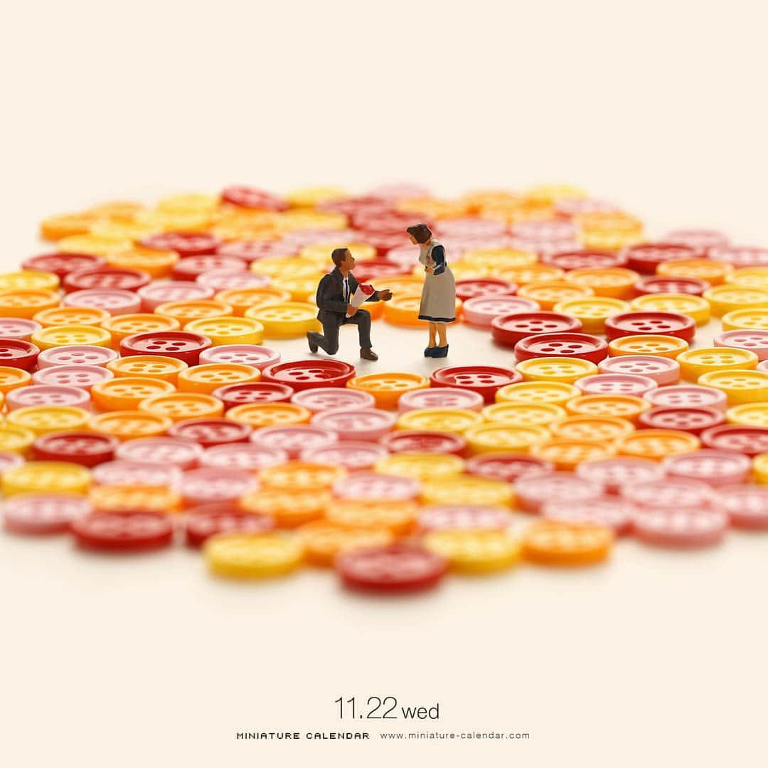 田中達也さんのインスタグラム写真 - (田中達也Instagram)「. 11.22 wed “Flower Garden” . “ボタン”の掛け違えを直して“いい夫婦”に . #ボタンの日 #いい夫婦の日  #ボタン #花畑 #button #FlowerGarden .」11月22日 3時09分 - tanaka_tatsuya
