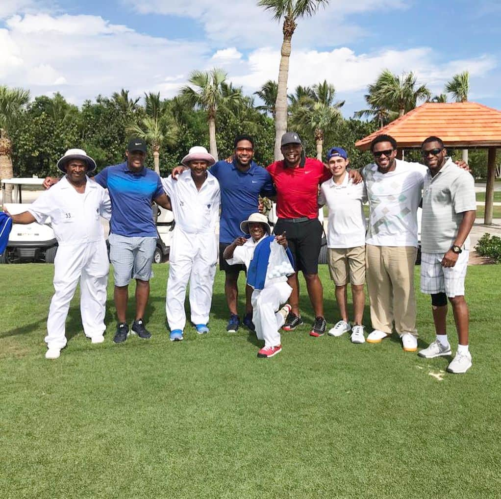 アンドリュー・ジョーンズのインスタグラム：「Great weekend golfing and a beautiful wedding of @elvis_andrus1988 @cori_febles @officialprince84 @realcarlosgomez @endychavezofficial @adrianbeltr3 #greattime #wedding #dominicanrepublic」