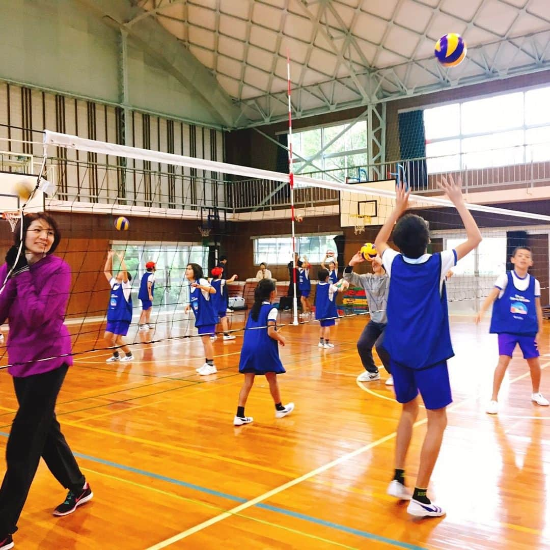 高橋みゆきさんのインスタグラム写真 - (高橋みゆきInstagram)「青島小学校✨授業終わりました💨🏐 あぁーー❣️楽しかった😂 #青島小学校 #宮崎 #お腹空いた」11月22日 11時39分 - shin_miyukichi