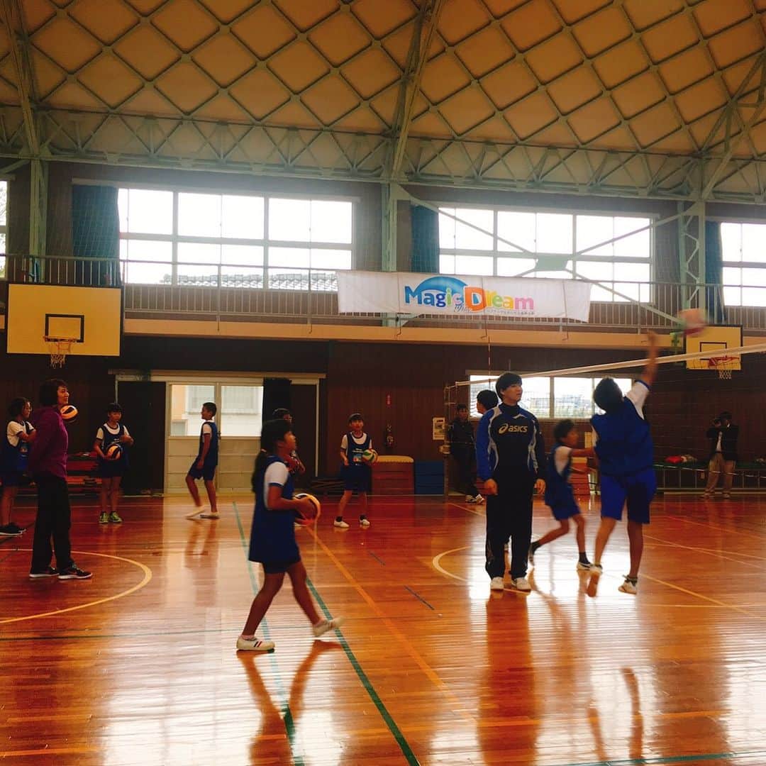 高橋みゆきのインスタグラム：「青島小学校✨授業終わりました💨🏐 あぁーー❣️楽しかった😂 #青島小学校 #宮崎 #お腹空いた」
