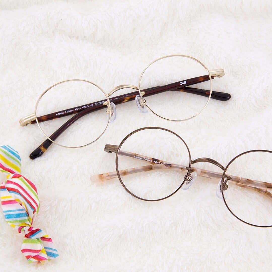 Zoff Officialのインスタグラム：「👓親子リンクコーデ👓 Zoffには、キッズメガネもたくさんあります👀 トレンドのラウンドメタルで親子リンクコーデ、おすすめです🌟✨ #子どももお洒落したい #はず #子どものラウンドメタルかわいい #大人もかわいい #みんなかわいい #眼鏡 #zoff #zoff_eyewear」