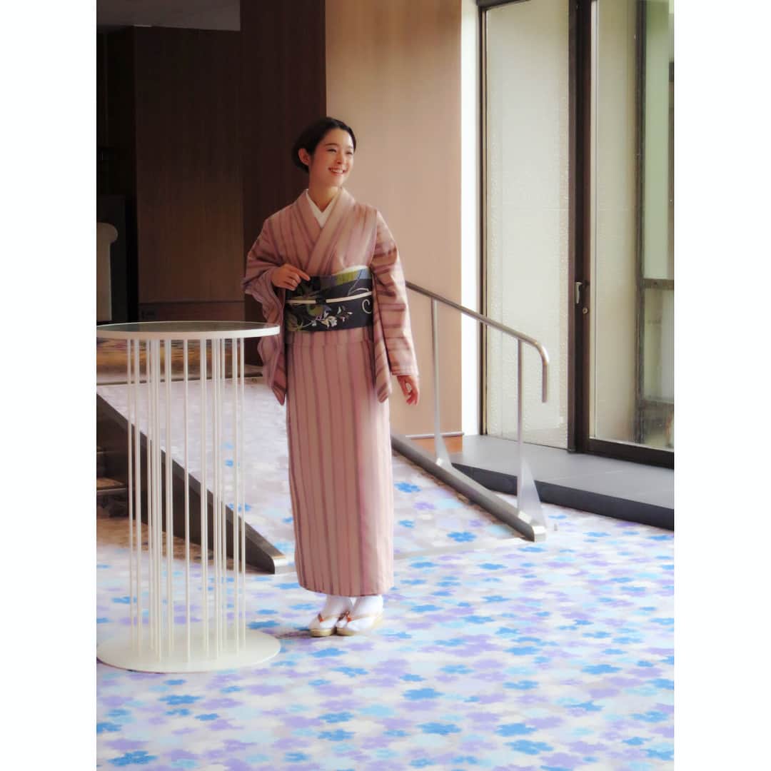 藤澤恵麻さんのインスタグラム写真 - (藤澤恵麻Instagram)「「美しいキモノ」冬号が発売中です。  雪景色にも映えそうな色鮮やかな装いが印象的でした。  人間国宝の作家さんのお着物や帯もあり、袖を通す時は緊張しました。 是非、誌面でもご覧になって下さい。  #恵麻 #ema #和服 #着物  #帯 #人間国宝 #美しいキモノ #冬 #色」11月22日 12時20分 - ema_fujisawa_official