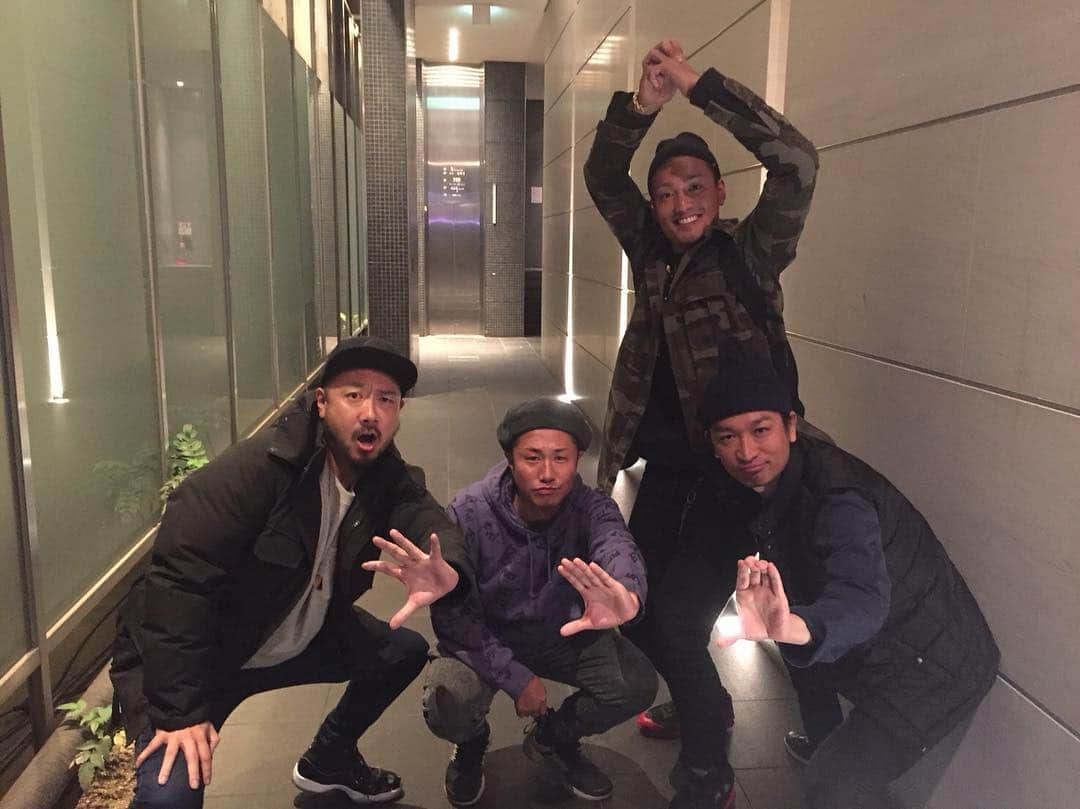 秋山拓巳のインスタグラム：「#この前一緒に飲みました#etking#コシバken#klutch#センコウ さんたちと#そして新曲リリース#こっちこい#みなさん聴いて下さい#買ってください#がっつり宣伝#タグ少なめ」