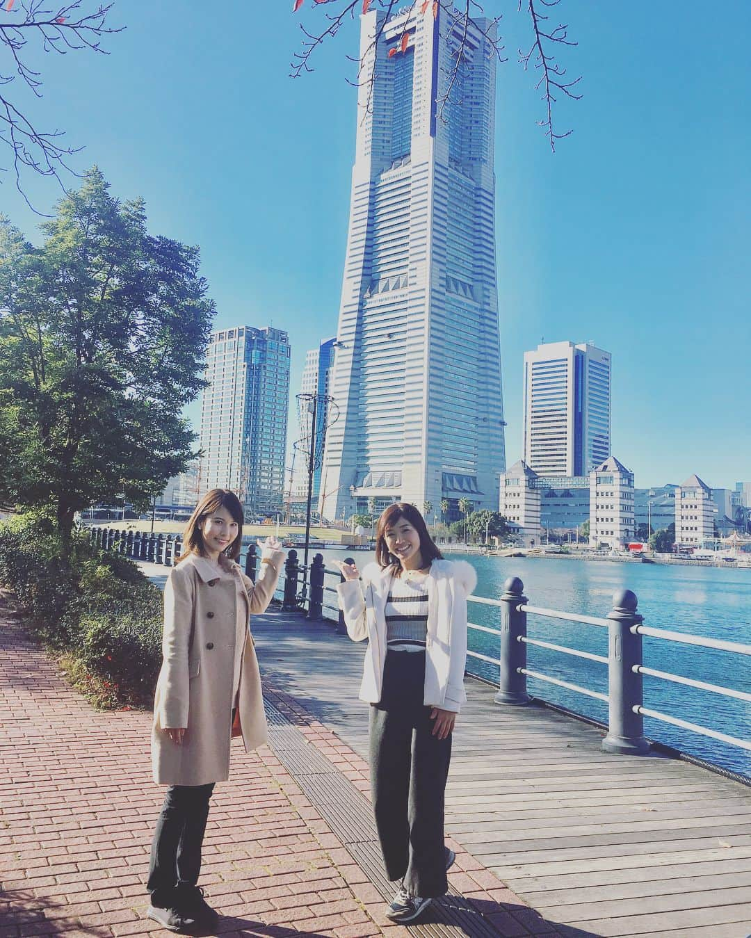 佐藤美樹さんのインスタグラム写真 - (佐藤美樹Instagram)「昨日・今日はマナティと横浜ロケ。寒さもリポーター2人で乗り越えました❤︎#横浜 #みなとみらい #芦崎愛 さん #佐藤美樹 #リポーター #ロケ #撮影 #ハマナビ #フリーアナウンサー」11月22日 18時02分 - satomiki0224