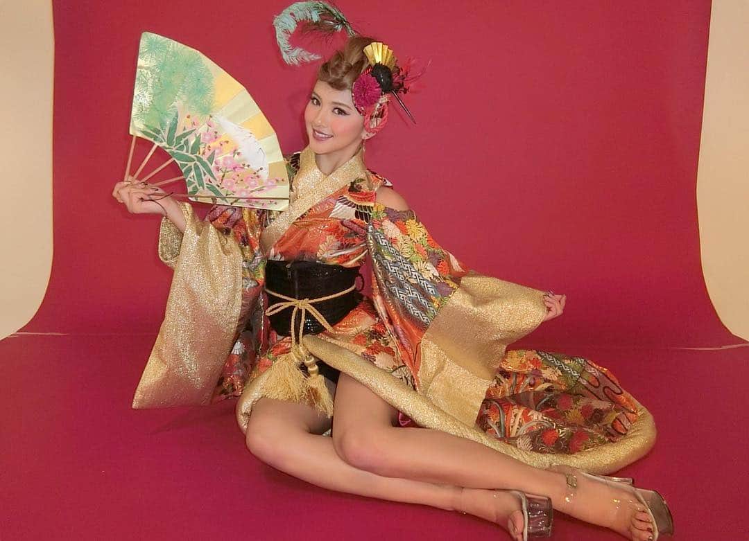 カレンさんのインスタグラム写真 - (カレンInstagram)「終わったよー👘☀️ 渋谷 @womb_tokyo 遊びに来てくれた皆様ありがとうございました💕💕💕 久々にWOMBで踊らせて頂きましたーん💃🔥 #cyberjapan #cyberjapandancers #dancer #costume #kimono #japanesegirl #me #smile #womb #tokyo #shibuyaby #club #cjd_karen #サイバージャパン」11月23日 5時16分 - cjd_karen