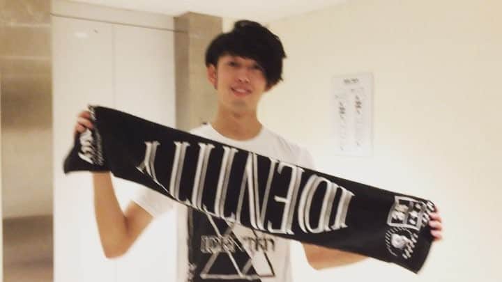 のインスタグラム：「奥野翔太、山本彩LIVE TOUR 2017～identity～完走しました！！WEAVERのツアーと並行スケジュールのなか本当にお疲れ様でした！そしてツアーに来てくださった皆様、曲中やMCで「おっくん！！」と暖かい声援を沢山ありがとうございました！！めきめきとパワーアップしていくチームSY、これからも楽しみです！！！ #奥野翔太 #山本彩 #チームSY #ソロツアー #無事完走 #終了直後コメント #タオル上下逆なの言わずにごめんなさい」