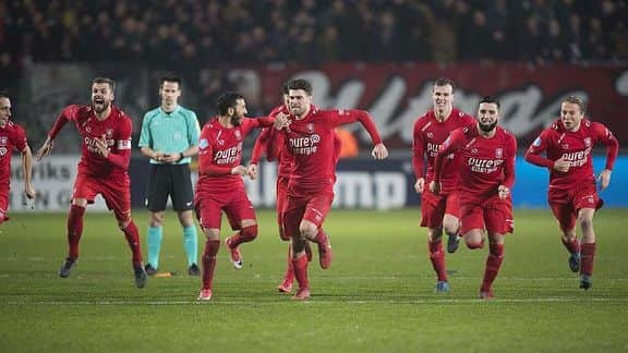 アドナネ・ティガドゥイニのインスタグラム：「What a game yesterday 👌🏼🔝 #cupfighters supporters jullie waren geweldig ❤️⚽️ #fctwente#enschede#redarmy」