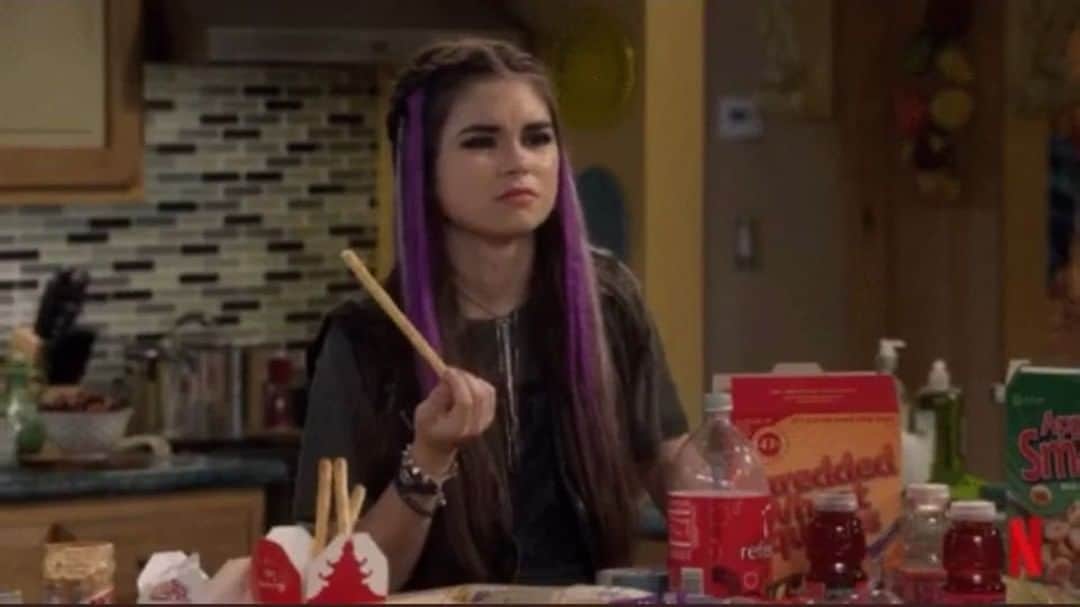 ランドリー・ベンダーのインスタグラム：「Enjoy much more of this sass tomorrow (December 22nd) when @fullerhouse season 3 part 2 premieres on Netflix! 💜 @netflix #fullerhouse」