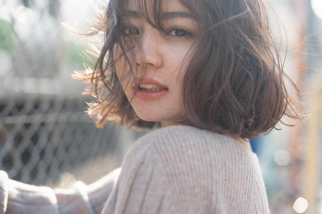 花盛友里のインスタグラム：「ななみん、風に吹かれるの巻。 . . Shooting for @miske_official . Thanks to @souman_natsuko ❤️」