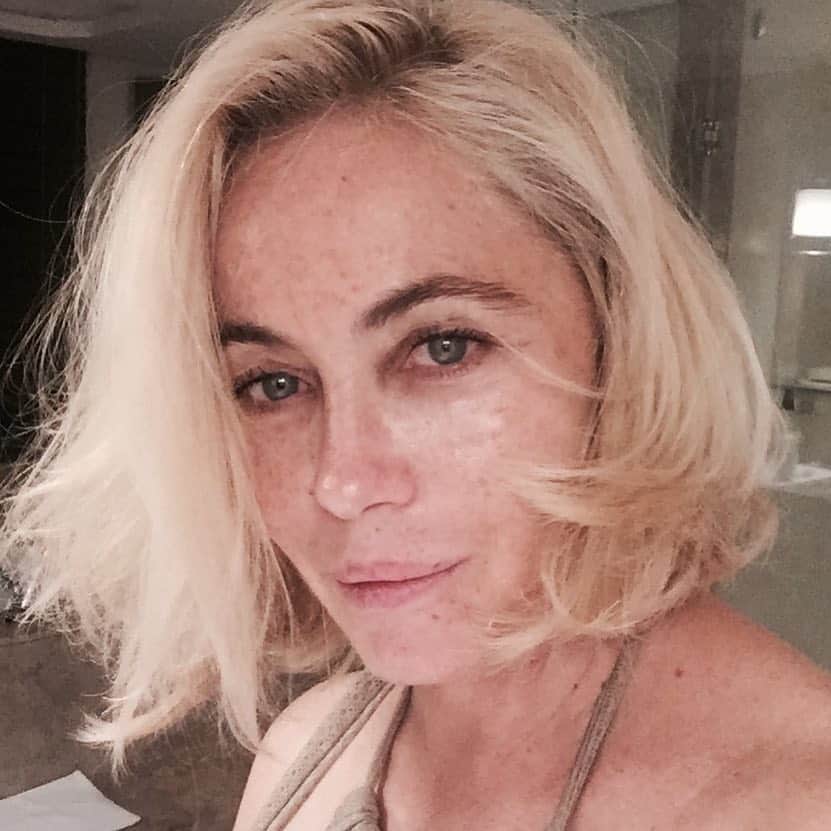 エマニュエル・ベアールのインスタグラム：「#sundaynight  #endofabeautifulweekend  #lifegoeson ... #whishyoulove & #light 🙏🏻☀️ #emmanuellebeart」