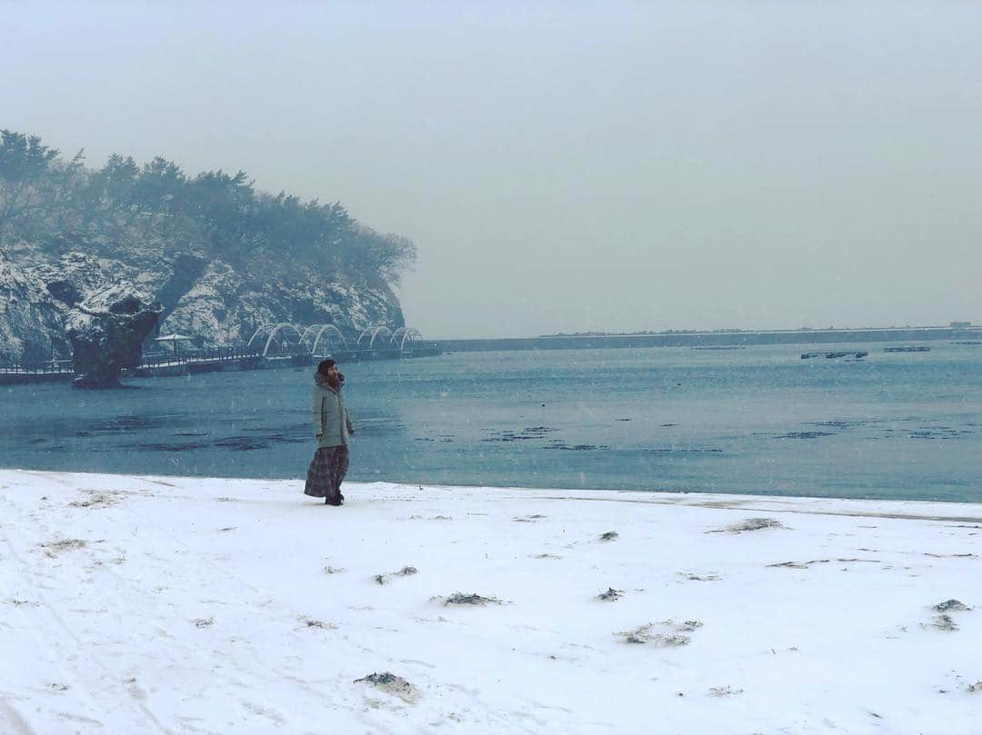 夏菜さんのインスタグラム写真 - (夏菜Instagram)「さむーーー！！！！ 吹雪☃️ #北海道#江差町#さむすぎ#もはや痛い」12月18日 8時25分 - natsuna_official
