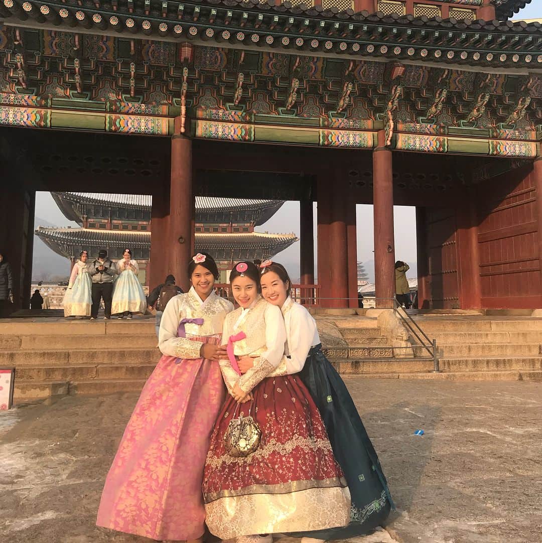 ポーナノン・ファトラムさんのインスタグラム写真 - (ポーナノン・ファトラムInstagram)「Do we looks like Korean girl?😄 #traditionalkoreandress 💓 #งานฮันบกก็มา」12月18日 21時01分 - waen_pornanong