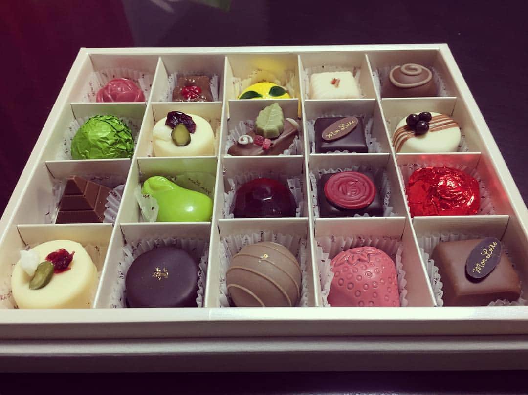 井上香織さんのインスタグラム写真 - (井上香織Instagram)「テンションあがるっ♡😆 #チョコレート #美味しそう #モンロワールの手作りチョコ」12月18日 21時16分 - kaorin888