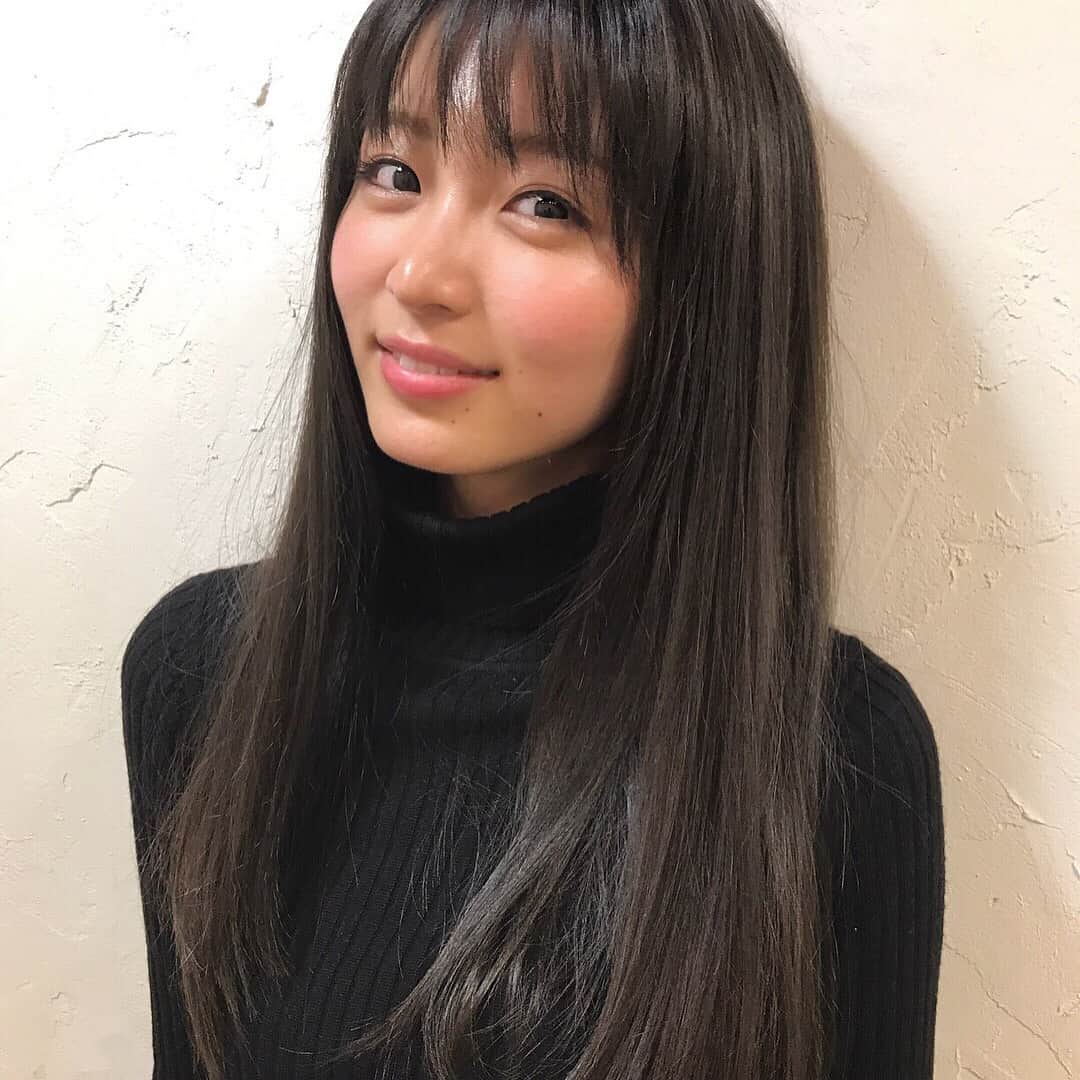 堀加奈子さんのインスタグラム写真 - (堀加奈子Instagram)「イメチェン完了‼️ 紗絵ちゃんを担当して結構長いけど😊これ位の、暗めカラーは久しぶり❤️ なんかしっくりきた🙆✨2017納めできてよかった☺️☺️☺️newcolor 楽しんでね💕 . . @sae_okazaki #岡崎紗絵 #ray #change #smoke #hair #cut #color  #belle #omotesando #belleginza #bellekichijoji #atlavbybelle #winter」12月18日 13時18分 - belle_kana