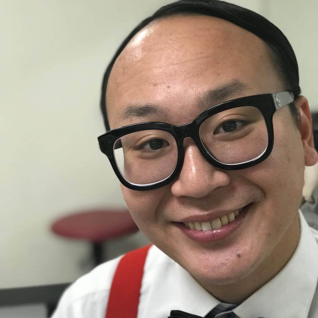 川島明のインスタグラム：「トレンディエンジェルたかし #炊飯器爆買い中国人 #藤井四段と将棋して人生が壊れた元天才少年 #台湾のバラエティほぼ全部MCしてる奴 #市役所に就職したフリーザ #地下アイドルに本気ダメ出しするがその厳しさを自分の人生には向けられないファン #アメリカ青春映画で最後に勇気を見せて美人からホッペにキスされて寄り目で倒れる奴 #マリオカートで論理的に速さを求め出したノコノコ #激昂するモンスターペアレントな母親の後ろで教師に向かってこの表情 #冷蔵庫の奥の僕の事忘れてないかいと夢に出てきたつくねの化身 #実は間の取り方とテクニックがすごい漫才師」