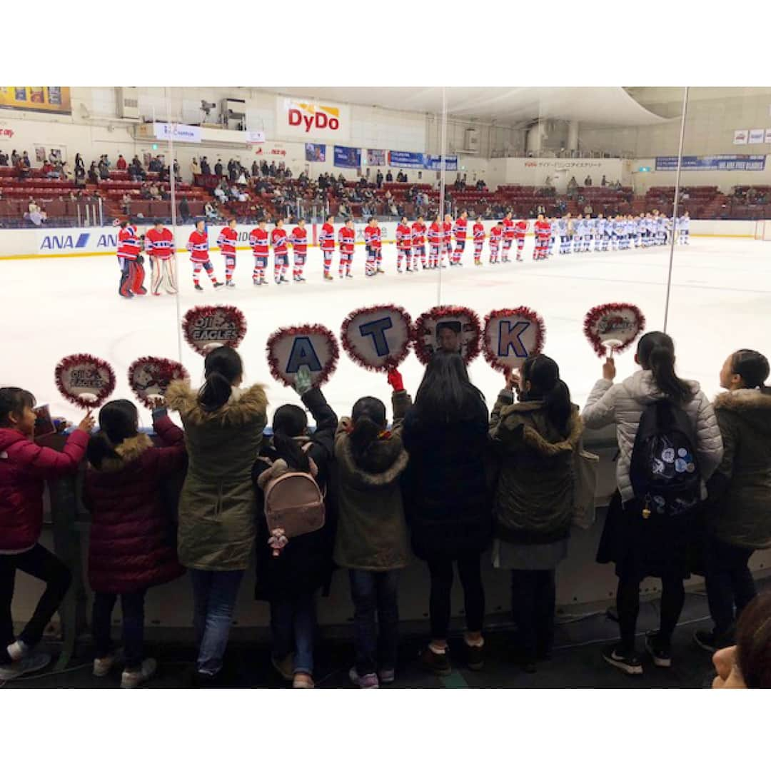 武田奈也さんのインスタグラム写真 - (武田奈也Instagram)「全日本🏒お疲れ様でした😊❤️ 準優勝おめでとう❤️ みんなの応援してる後ろ姿かわいかった☺️❤️ 久しぶりにめい君にも会えた😊👐 今回はかばおって言われなかった😏👌 #全日本 #王子イーグルス」12月18日 13時44分 - nana___takeda